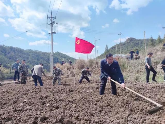 红土坡村民委员会领导团队最新概况